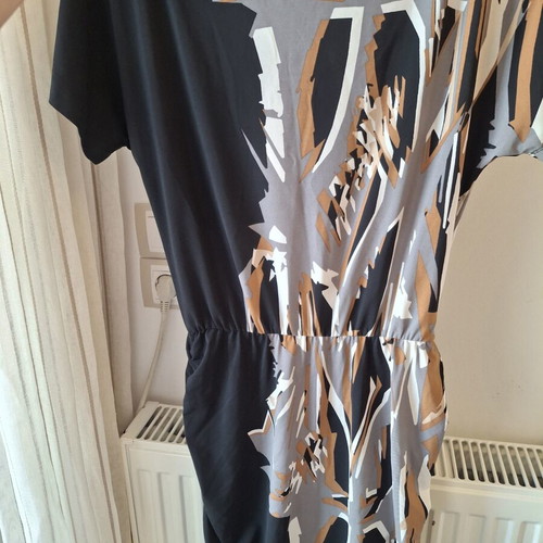 BCBG Max Azria dress with zipper, fitted, like new, size Medium