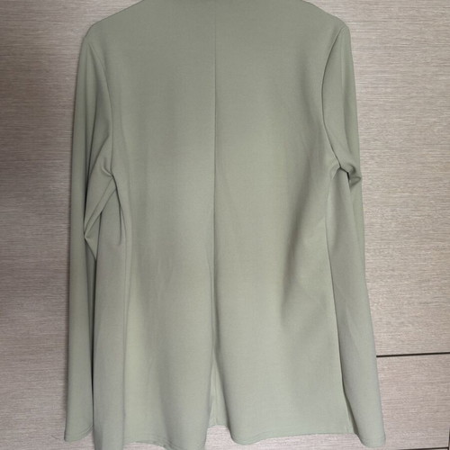 Loose pistachio jacket with brown buttons like new