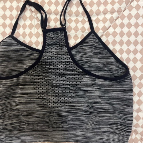 Sports crop tops like new, set of 2, black and gray