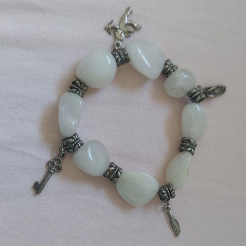 Bracelet with white stones and metal elements like new, elastic