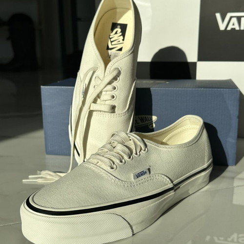 Vans white sneakers size 40 new