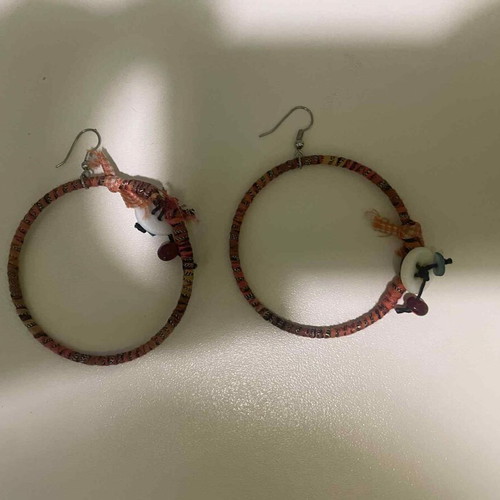 Hoop earrings used with fabric and threads red and pink
