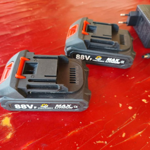 Violeworks 88VF Max 21V Battery Set with Charger like new