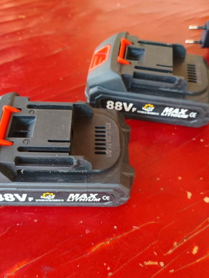 Σετ μπαταρίες Violeworks 88VF Max 21V με φορτιστή σαν καινούργιο
