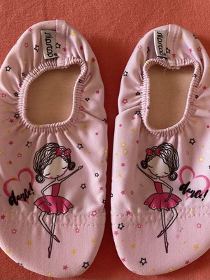 Slipstop anti-slip slippers like new, sizes 26-28 and 34-36