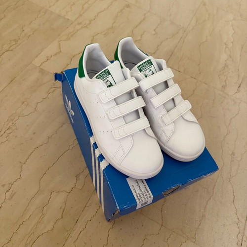 Adidas Stan Smith kids sneakers size 35, never worn