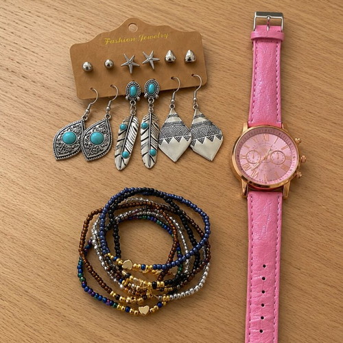 Fashion jewellery set with 6 pairs of earrings, 7 handmade bracelets and watch new, multicolor