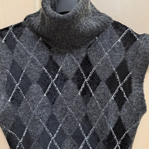 Wool sweater gray with black diamond pattern and silver embroidery, new