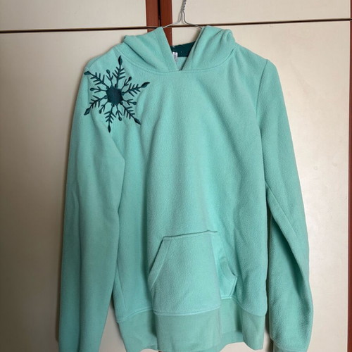 Fishbone fleece sweatshirt turquoise size M like new with snowflake design