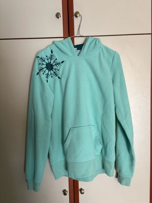 Fishbone fleece sweatshirt turquoise size M like new with snowflake design