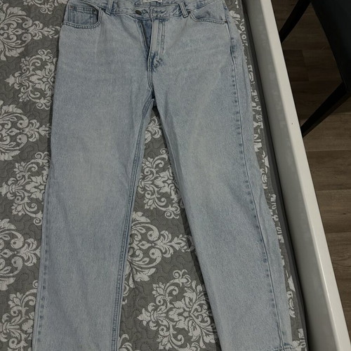 Pull & Bear light blue straight mom fit jeans used, size EUR 44
