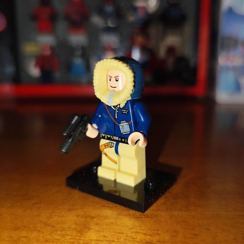 Han Solo (Hoth) figure like new with base and blaster