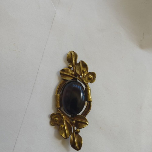 Vintage Authentic Brooch 1930-1950 Used, Brass & Natural Sardonyx