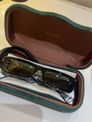 Слънчеви очила Gucci като нови, черно и сиво