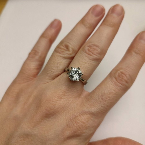 Solitaire ring with Swarovski element like new