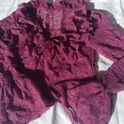 Vintage crop top lace with bell sleeve like new, one size