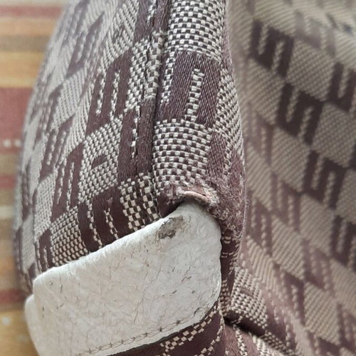 Sisley shoulder bag used with 3 compartments white and beige