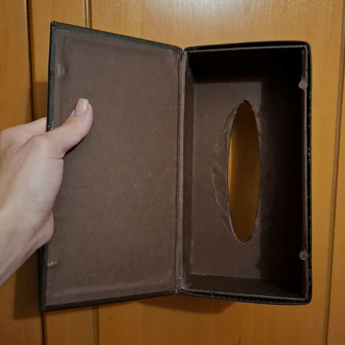 Leatherette tissue box used