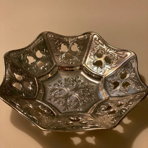 Decorative silver-plated dish like new, diameter 18cm