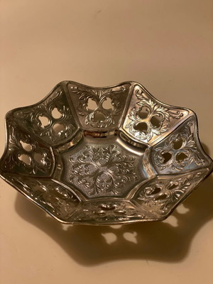 Decorative silver-plated dish like new, diameter 18cm