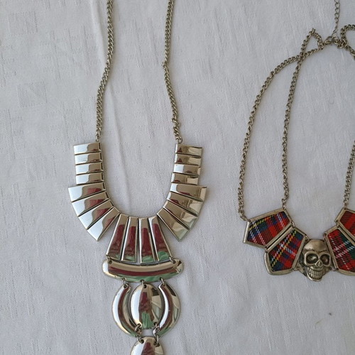 Metal necklaces used, pack of two pieces
