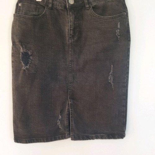 Black denim skirt used, fitted