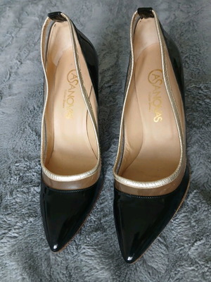 Γόβες ιταλικές 11cm λουστρίνι σαν καινούργιο, μέγεθος 39.5, μαύρες