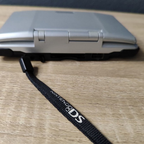 Nintendo DS (2004) used without charger and stylus
