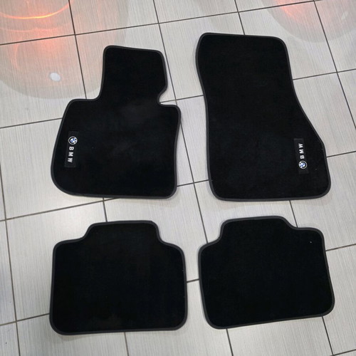 BMW Series 1 F40 floor mats like new, carpet