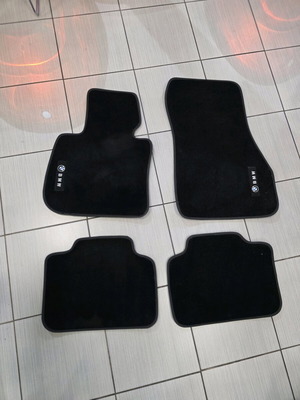 BMW Series 1 F40 floor mats like new, carpet