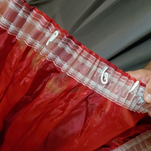 Red Sheer Curtain like new, 1.80 x 2.30 m