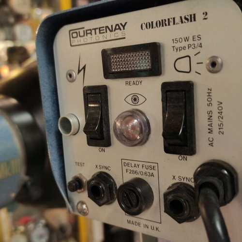Vintage studio light set used with 3 lights and 2 tripods