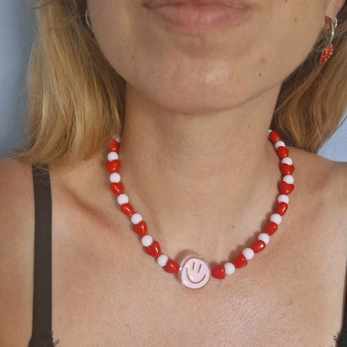 Smile Handmade Necklace with Pink and Red Beads and Elastic Cord