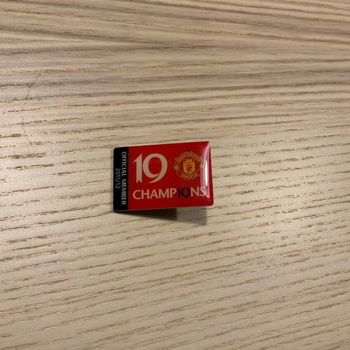 Manchester United original badge like new
