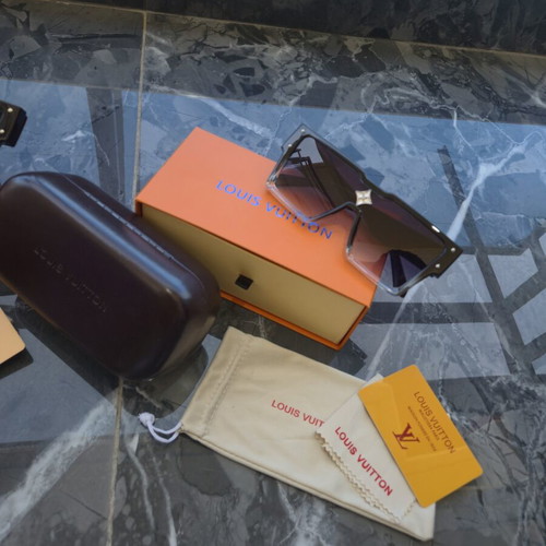 Louis Vuitton sunglasses new, black and white