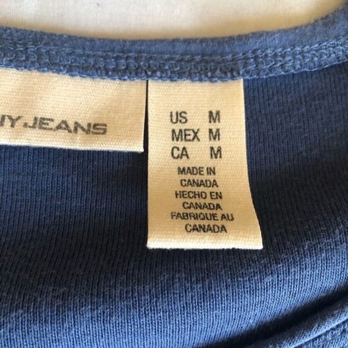Тениска DKNY синя medium като нова с релефно лого