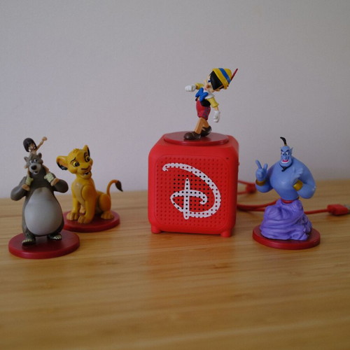 Disney audio story speaker with 4 mini figures, like new