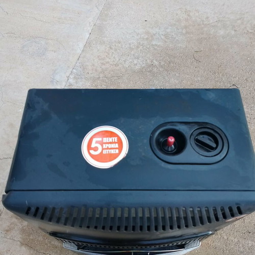 Daewoo 4200W gas heater with foldable gas cylinder base