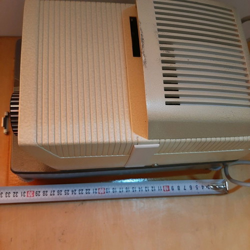 Braun Paximat N12 slide projector like new with case