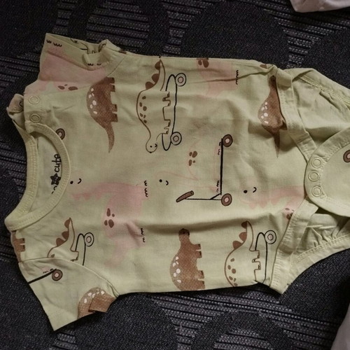 Baby bodysuits used, pack of 3, in very good condition