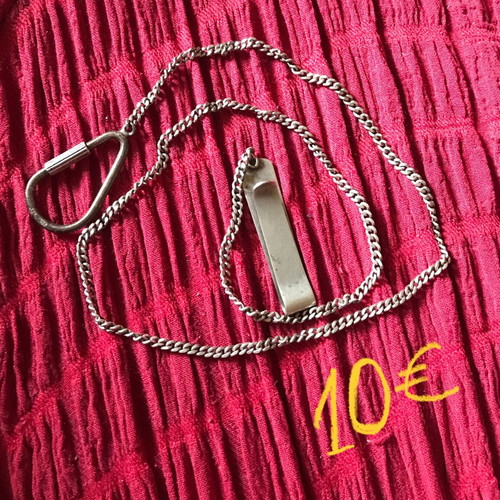 Set of 7 vintage keychains like new, multicolored and silver
