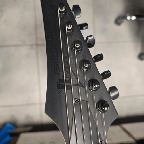 Ibanez GRG131 Black electric guitar like new, ideal for beginners
