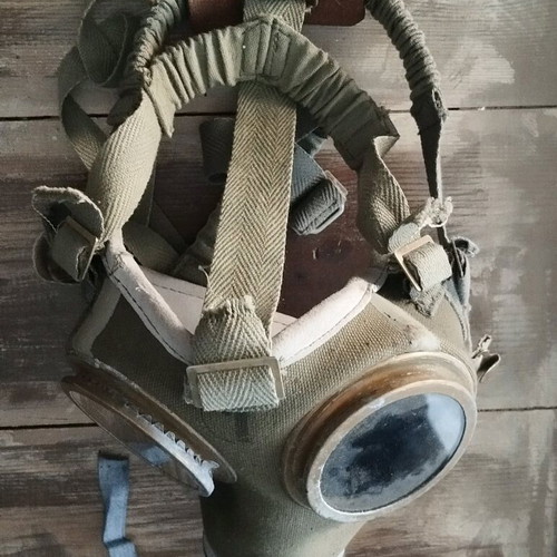 Retro gas mask used with 3 filters