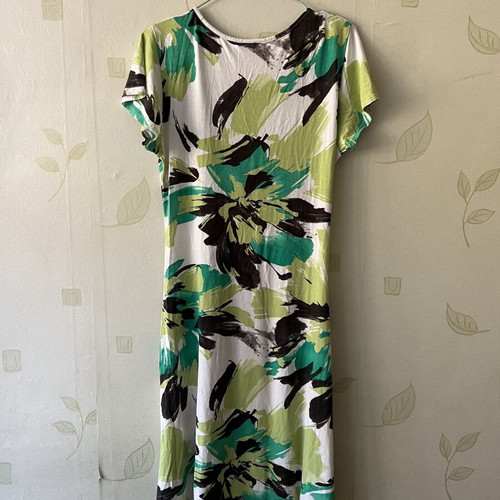 Dress A-Style white with green flowers, short sleeve, V-neck, size M like new