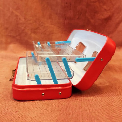 Tin case from 1990s like new
