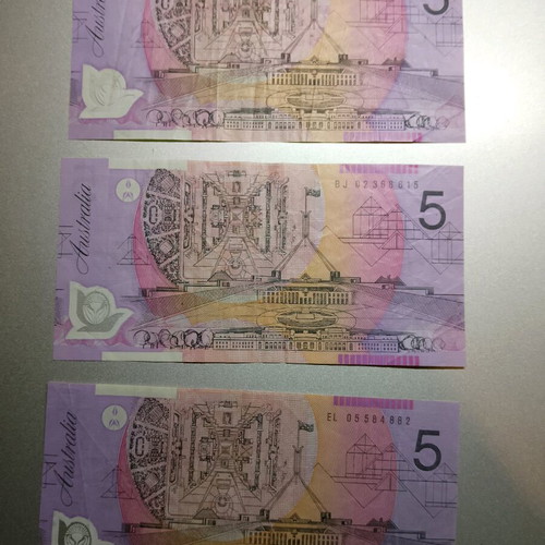 Australian 5 dollar banknotes like new, set of 3