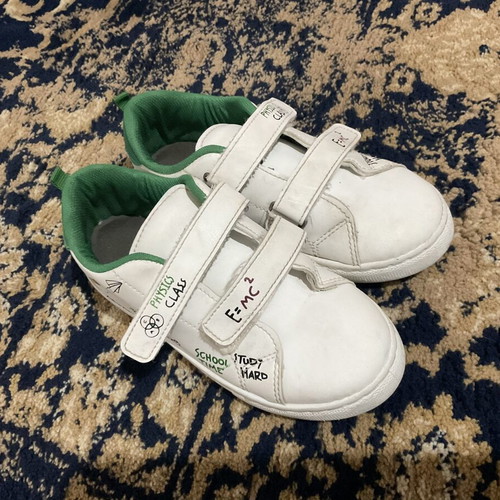 El Waikiki white kids' casual shoes size 33 with physics symbols