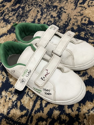 El Waikiki white kids' casual shoes size 33 with physics symbols