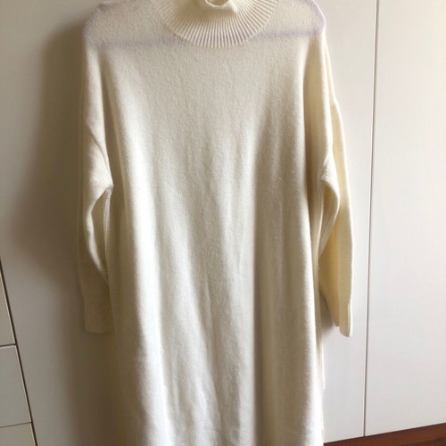 H&M knitted dress xl like new with side slits cream