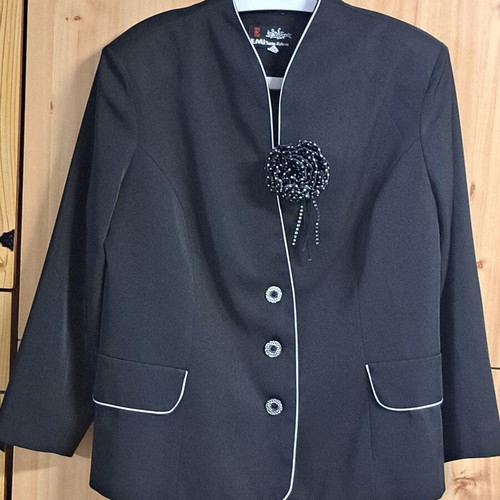 Women's jacket black with white stripe, like new, size 7XL